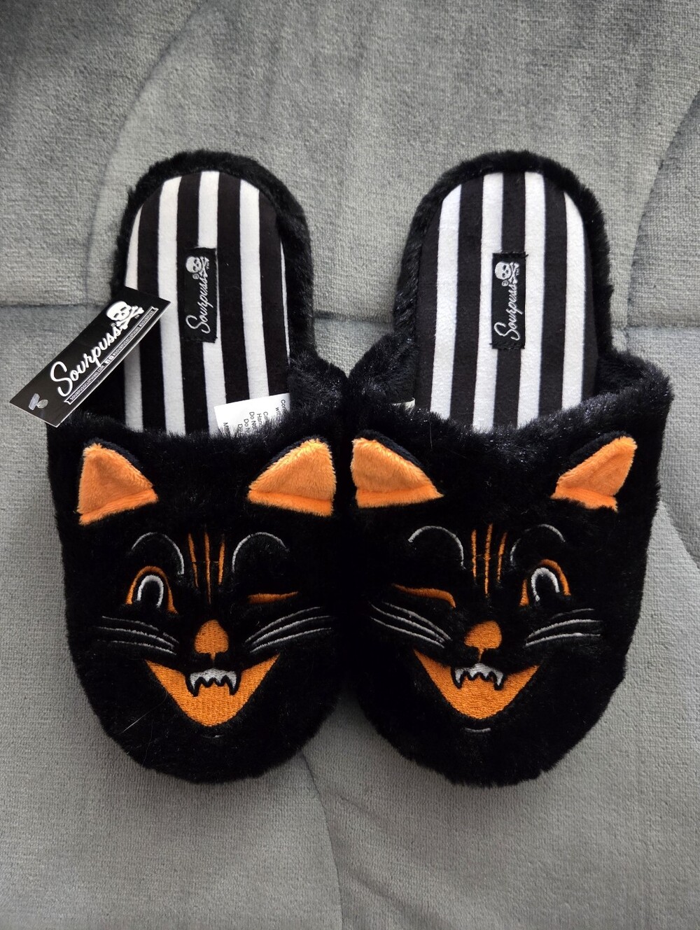 New Sourpuss Furry Jinx The Cat Slippers, Size Small